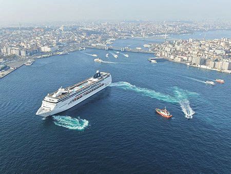 Uno De Los Cruceros M S Grandes De Los Ltimos A Os Atraca En Estambul