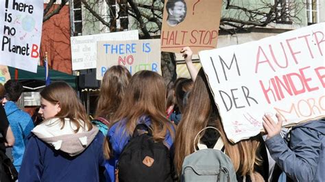 Freistellung Oder Verwarnung Wie Schulen Mit Den Klima Demos Umgehen