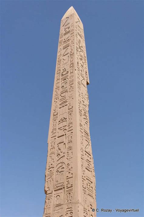 Concéntrese En El Obelisco De Tutmosis I El Templo De Karnak Egipto