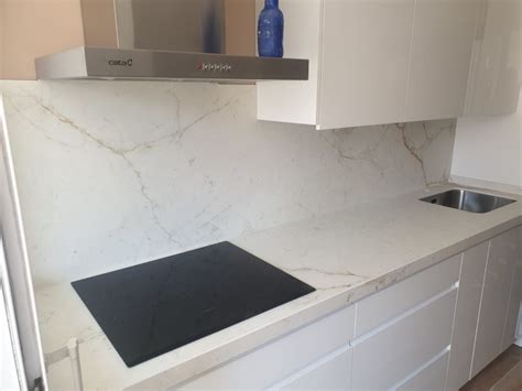 Encimera de cocina Neolith Abu Dhabi White en Alcorcón Codismar