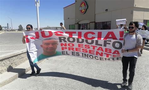 Marchan Familiares De Trabajador Del Inm Detenido Por Incendio Que Dej