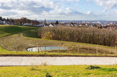 A Clichy Sous Bois Le Parc De La Fosse Maussoin Change De Dimension