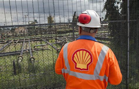 Amnesty dénonce le rôle de Shell dans des crimes au Nigeria Le Devoir