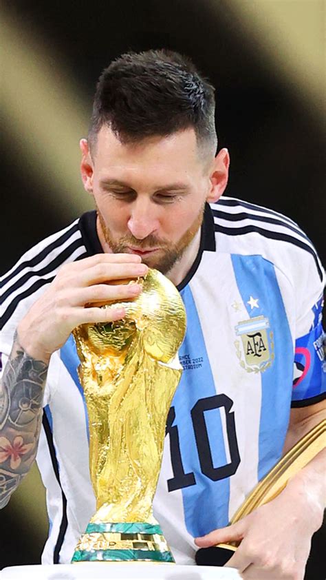 Messi World Cup Trophy Wallpaper Tubewp