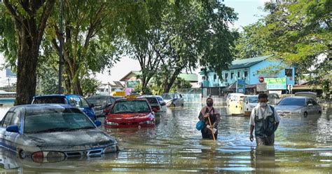 Las Peores Inundaciones En A Os Suman Muertos En Malasia