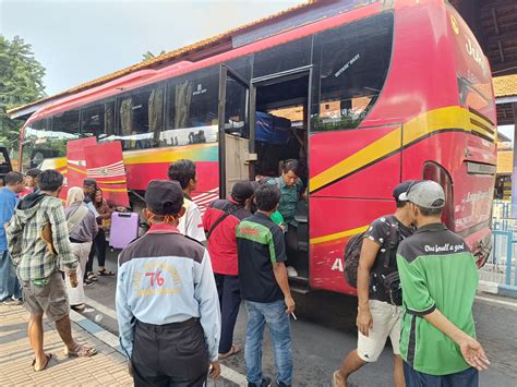 Gelombang Pertama 60 Ribu Lebih Orang Mudik Lebaran Lewat Terminal