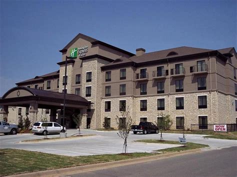 Holiday Inn Express Conway in Conway (AR) - Room Deals, Photos & Reviews