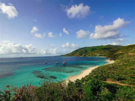 Savannah Bay (Virgin Gorda) - BVI Voyager