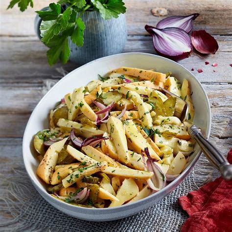 St Mang Rezept für würzigen Käsesalat mit Limburger und Rubius Käse