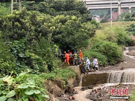 四川雅安汉源县发生滑坡 救援人员开展救援 新闻中心 温州网