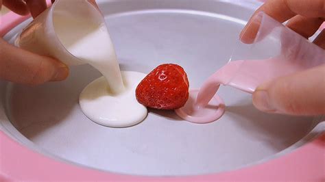 생딸기 철판아이스크림 만들기 Making Strawberry Ice Cream Rolls Asmr Youtube