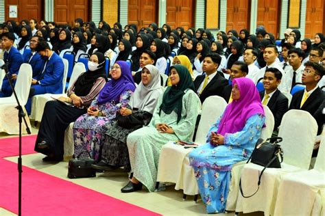 Uitm Cawangan Perlis Meriah Sambut Pelajar Baharu