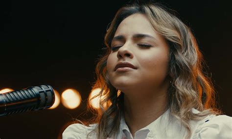 Julia Vitória lança EP acústico faixa bônus em inglês UAU Gospel