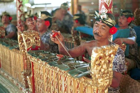 Baile Bali Indonesia July 15 1996 Barong Y Keris Dance Imagen