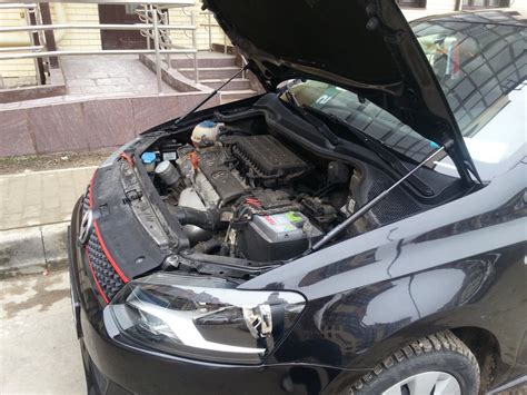 пневмо упоры для капота — Volkswagen Polo Sedan, 1,6 л, 2011 года ...