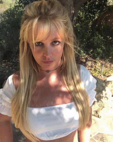 Britney Spears S Tits In Deep Cleavage 11 Selfies The Fappening