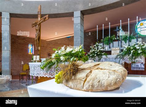 Du pain du raisin et des épis de blé comme un symbole de la communion