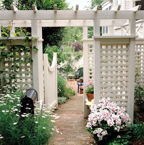 18 Beautiful Trellis Ideas To Turn Your Yard Into A Private Escape