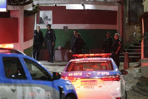 Grupo De Torcedores Do Fluminense Invade Sede Das Laranjeiras