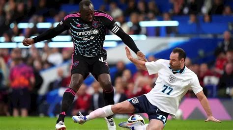 Video Usain Bolt sufrió una grave lesión en un partido de fútbol a