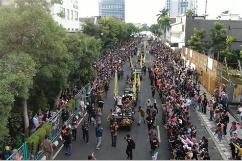 Pemkot Surabaya Pasang Barikade Di Sepanjang Rute Parade Bunga Dan