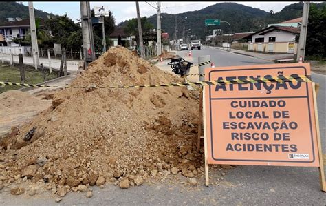 Obras Da Rua Guabiruba Sul Iniciam E Trecho Da Via Fica Em Meia Pista