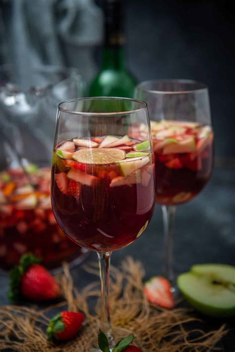 Red Wine Sangria Recipe (Step by Step + Video) - Whiskaffair