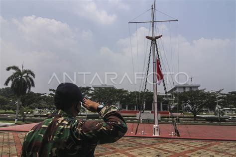 Mabes Tni Al Kibarkan Bendera Setengah Tiang Antara Foto