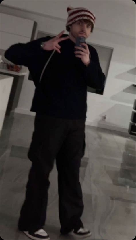 Dream Dreamwastaken Dwt Mirror Selfie On Snapchat Irl Tim Burton