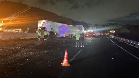 Accidente en la autopista Chamapa Lechería Tráiler choca con pipa de