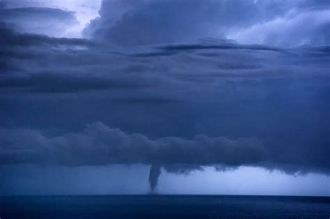 Tornadic waterspout during strong lightning storm in Italy in pictures - Strange Sounds