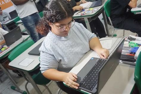 Mil Estudantes Da Rede Estadual Est O De Volta S Aulas Click