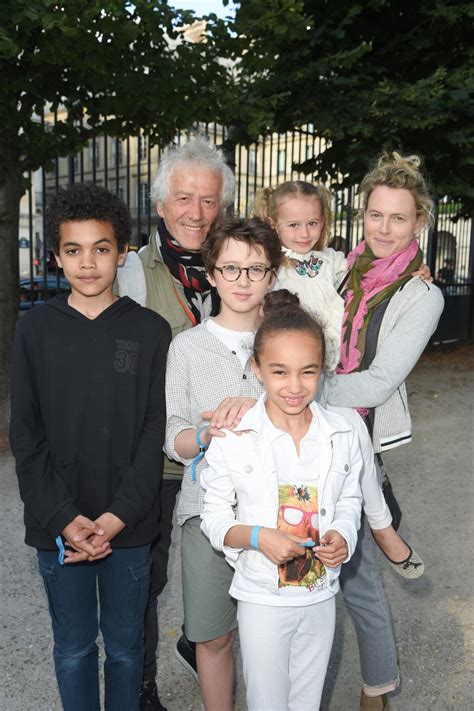 Photo Jean Luc Moreau Et Sa Femme Mathilde P Nin Avec Leurs Enfants