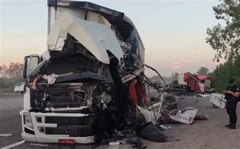 Dos Camiones Chocaron En Ruta Y Un Conductor Falleci El Zonda