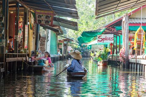 Damnoen Saduak Floating Market: All Tips For Your Visit