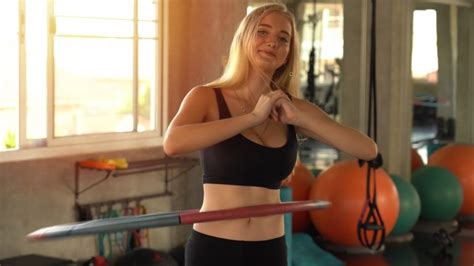 Hula Hoop Che Cosè Tecnica Benefici Programma Di Allenamento