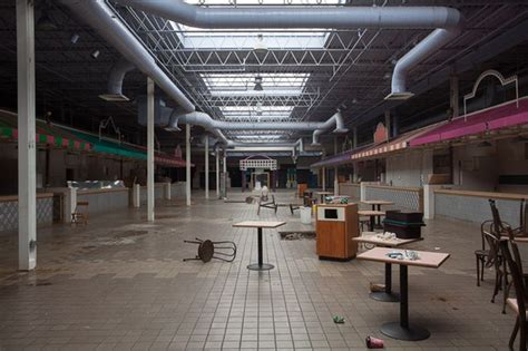 Abandoned Malls in the USA (66 pics)