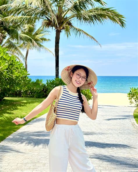 Hot girl thứ tiếng MC Khánh Vy Bố mẹ luôn kéo chân tôi xuống mặt đất Báo Dân trí