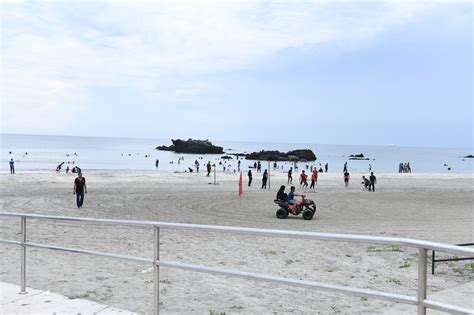 THE EXCITEMENT OF VISITORS AT TANJUNG BALAU BEACH - Lembaga Kemajuan ...