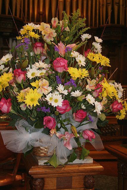 Easter Flowers In Church Arreglos Florales Flores Arreglos