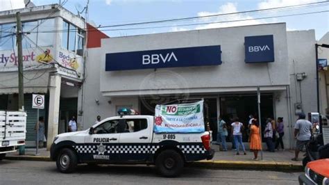 Persisten Aglomeraciones En Mercados Y Bancos De Acayucan