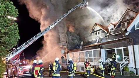 Brand In Einem Mehrfamilienhaus Mit Menschenleben In Gefahr