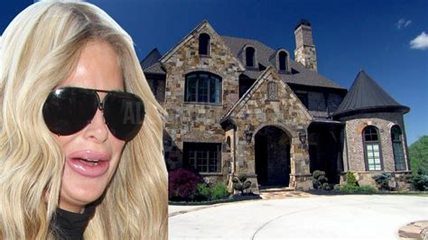 Kim Zolciak S 2 6 Million Mansion Back In Foreclosure Sheriff To