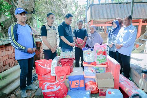 Kunjungi Korban Kebakaran Bupati Barru Serahkan Bantuan Fajar Sulsel