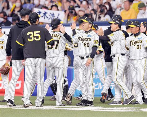 【画像】【阪神】岡田彰布監督の“神采配”で開幕3連勝！1ストライクから代打・原口投入でダメ押し2ラン ライブドアニュース