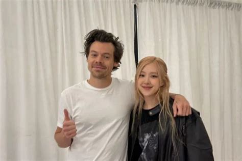 Blackpinks Rosé Poses With Harry Styles Backstage Of His Seoul Concert Soompi