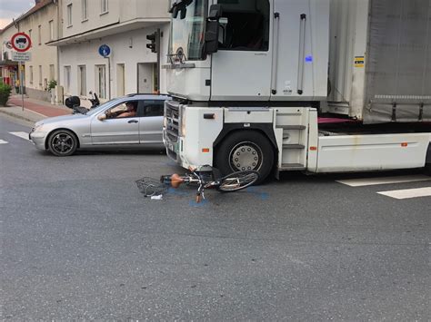 Radfahrerin Auf Schutzweg Von Lkw Erfasst Monatsrevue