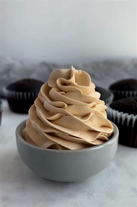 Easy Oreo Buttercream Frosting Recipe