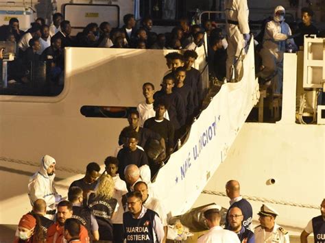 Italia Migranti Diciotti Bus Usciti Da Hot Spot Messina SWI