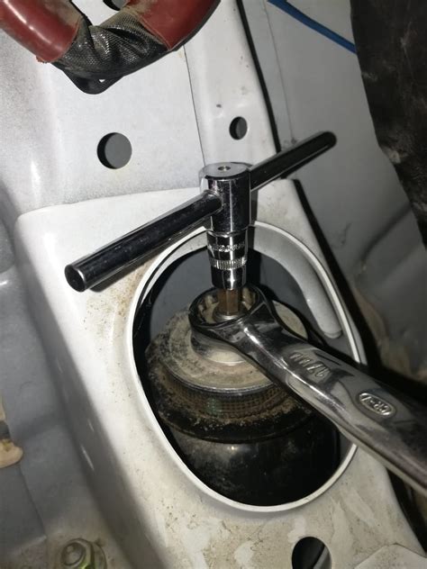 Замена стоек. — Toyota Corolla Axio (E140), 1,5 л, 2010 года | плановое ...